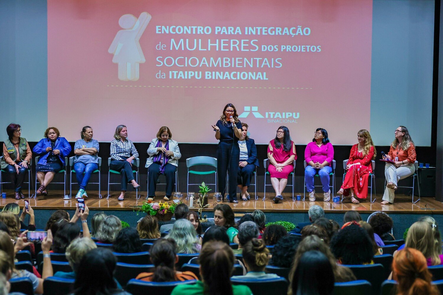 'Não é mais possível mulheres sofrerem violência política', diz Janja