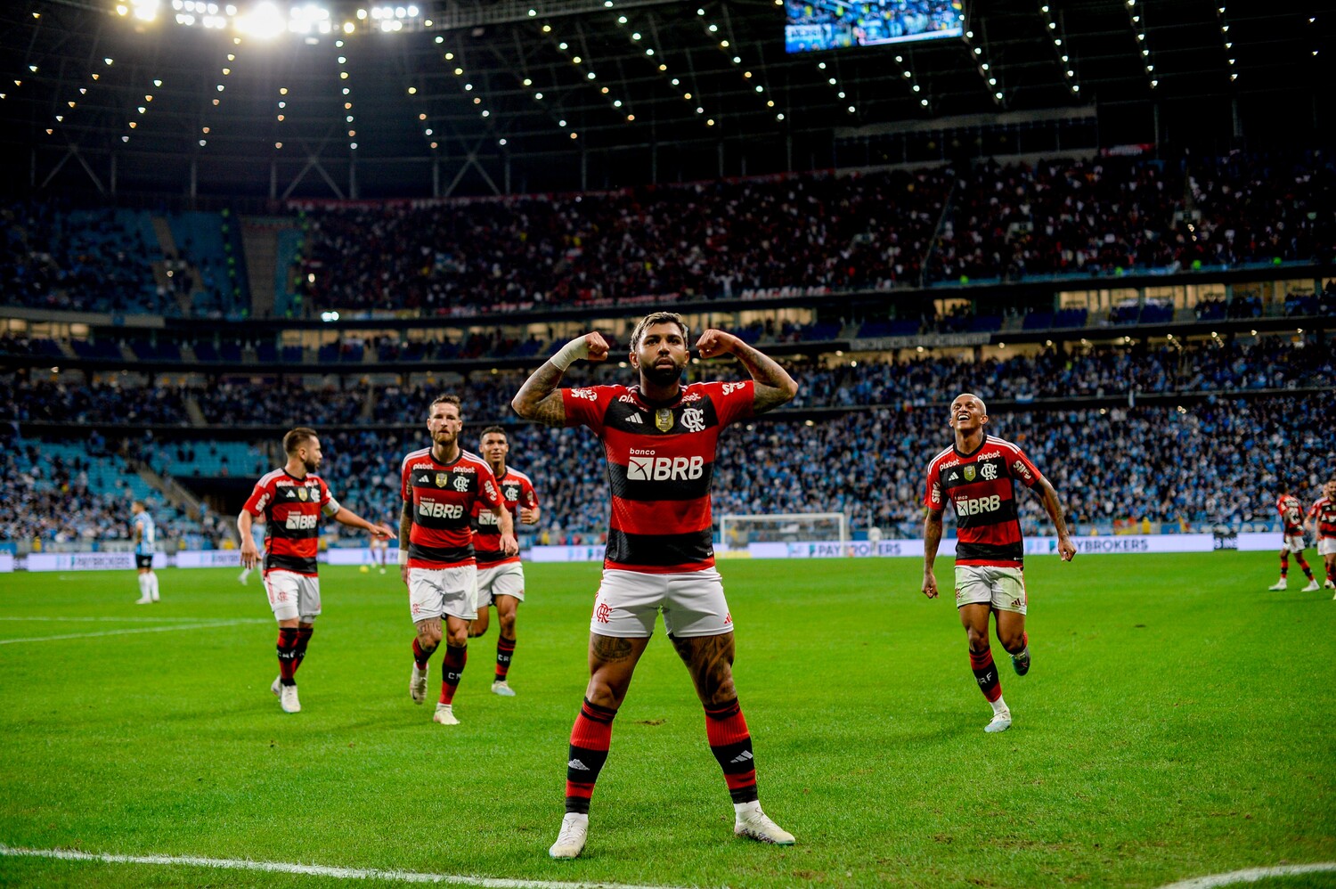 Copa do Brasil: Fla bate Grêmio em Porto Alegre e fica perto da final