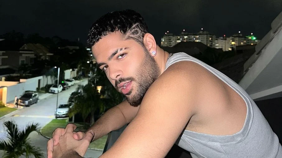 Carro do DJ Pedro Sampaio é baleado em tentativa de assalto
