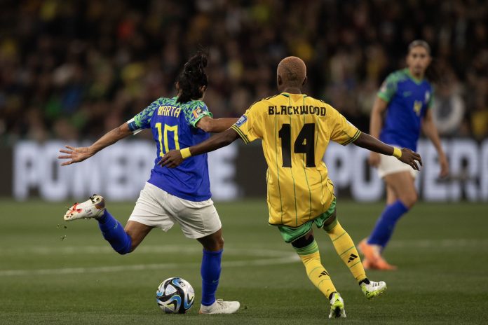 Brasil fica no empate e é eliminado da Copa do Mundo