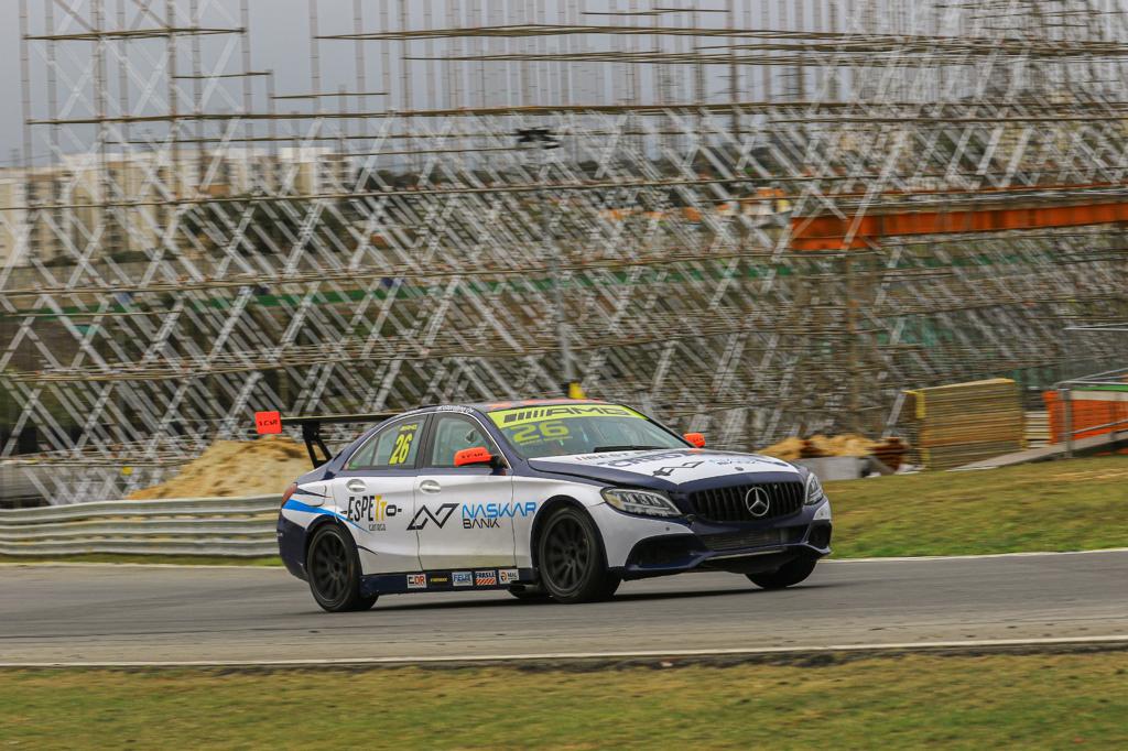 Márcio Giordano compete com carro com novo visual no autódromo de Goiânia