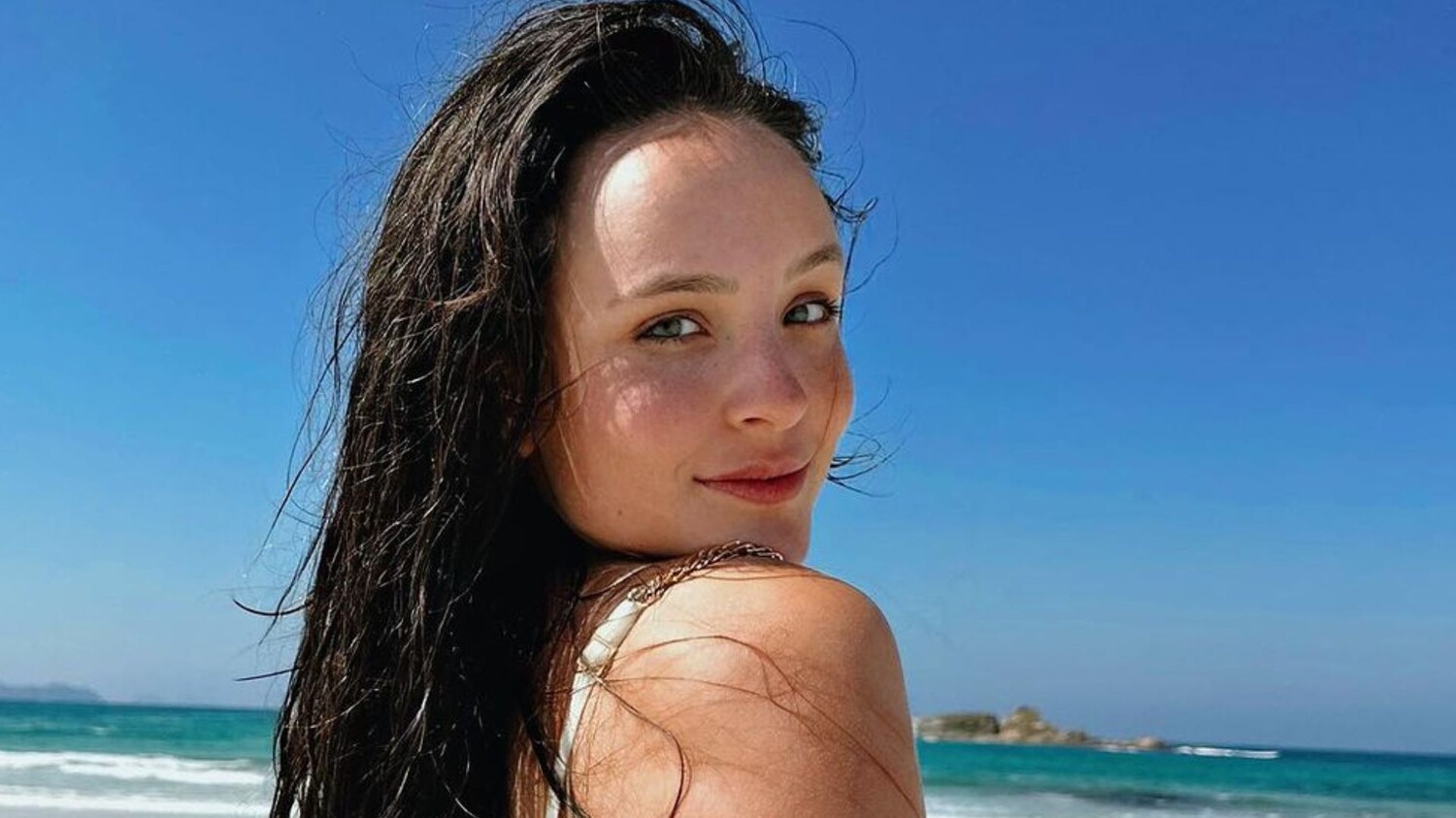 Larissa Manoela foi barrada de entrar em prédio da família e teve R$ 5 milhões transferidos de conta