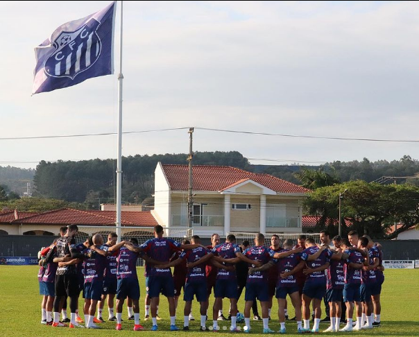 Vila Nova entra em campo contra o Criciúma em confronto direto ao G4