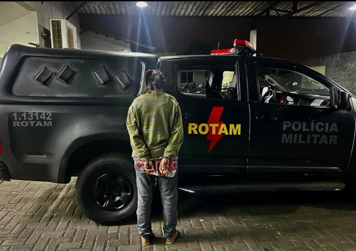 Mulher é presa logo após cometer homicídio