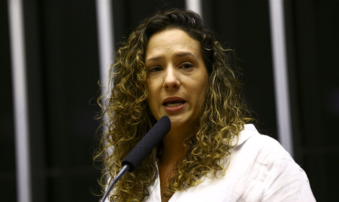Viúva de Marielle Franco denuncia ter recebido ameaça de estupro corretivo