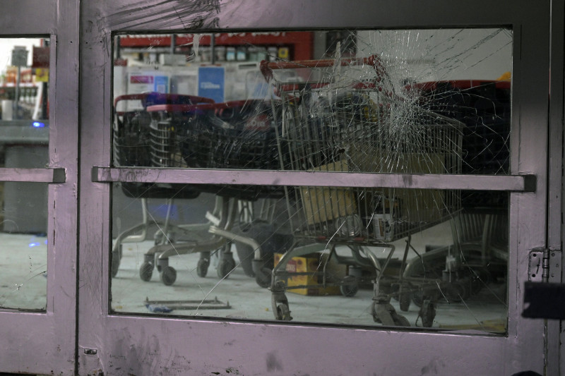 Argentina tem saques a supermercados e comércios nos subúrbios de Buenos Aires, com 56 presos