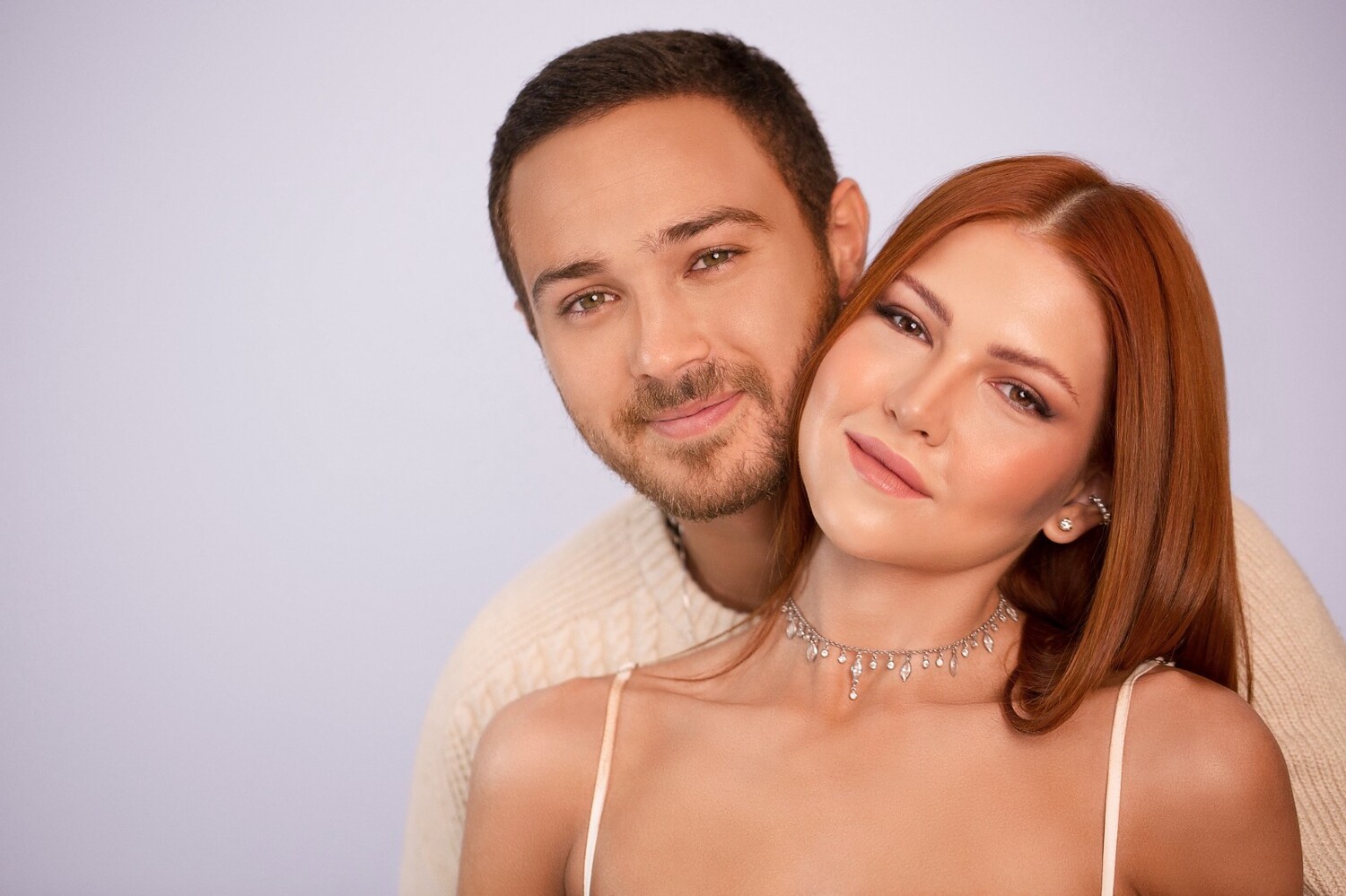 André Luiz Frambach e Letícia Augustin se apresentam em Goiânia com a peça “O Amor Passou por Aqui”