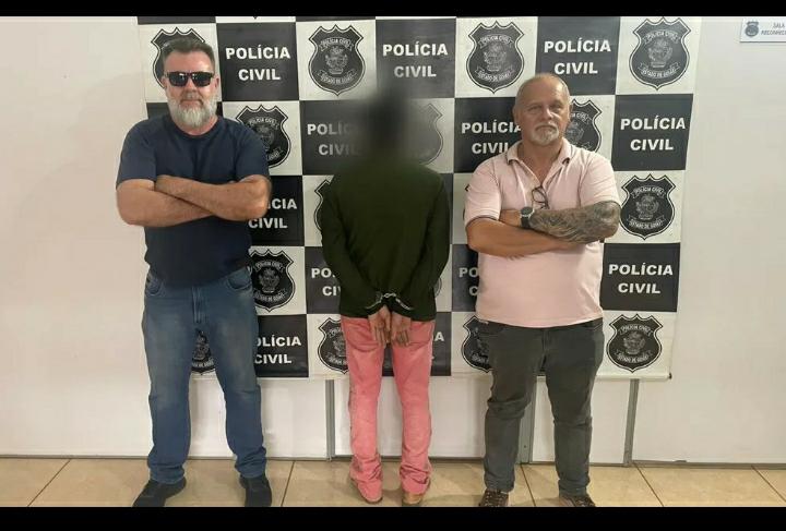 Homem é preso após chamar mulher de macaca