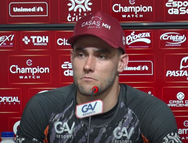 “A gente só pensa em vencer” diz goleiro Dênis Júnior