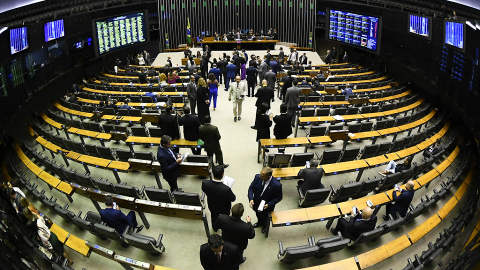 Conselho de Ética abre processos contra sete deputados