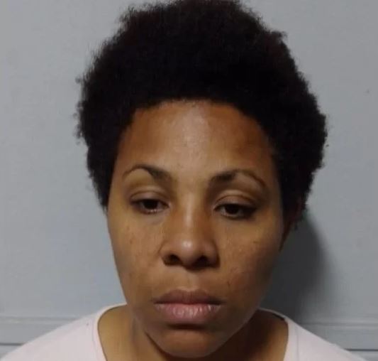 Mãe que assassinou e esquartejou a própria filha vira ré