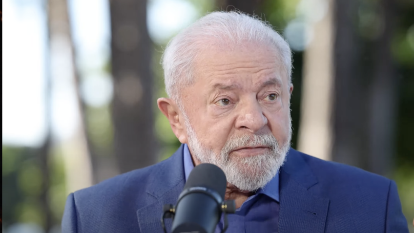 Lula confirma cirurgia no quadril em outubro