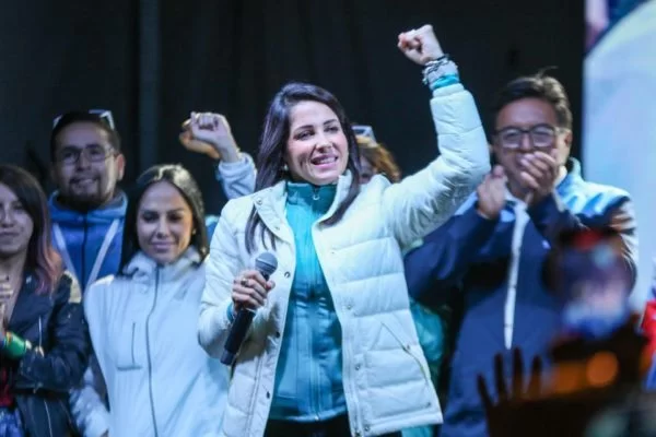 Candidata à presidência do Equador recebe ameaças de morte antes do segundo turno