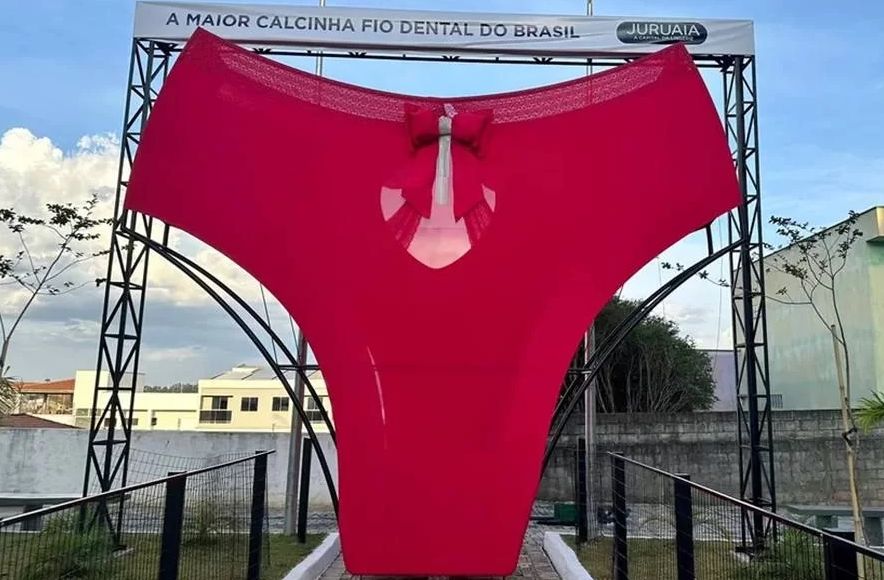 Capital da lingerie exibe maior calcinha fio dental do Brasil