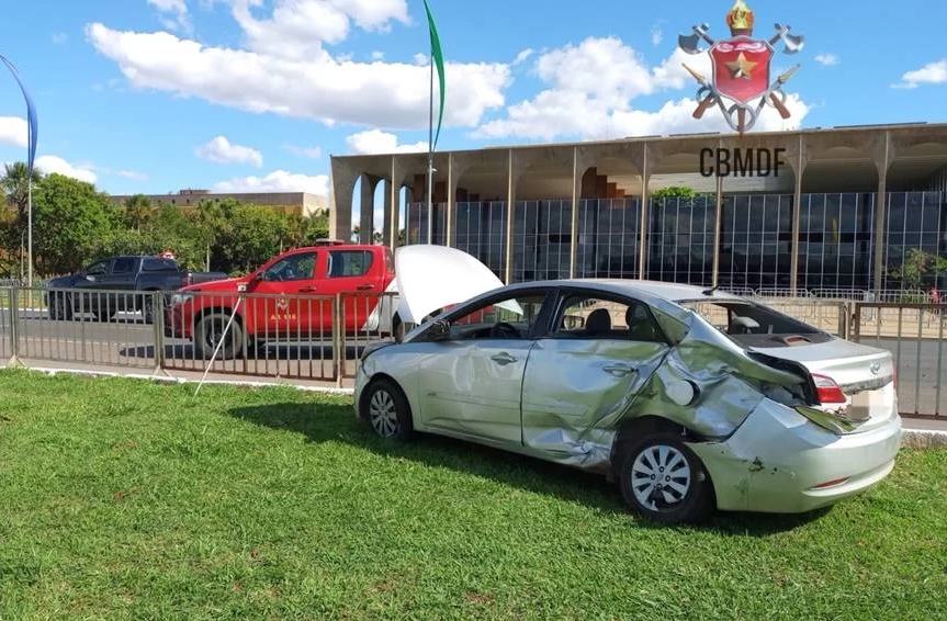 Criança fica ferida em acidente entre dois veículos