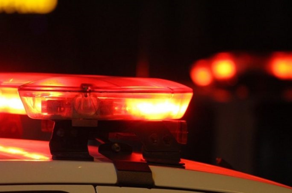 Homem morre após ser empurrado de viaduto; namorada é presa