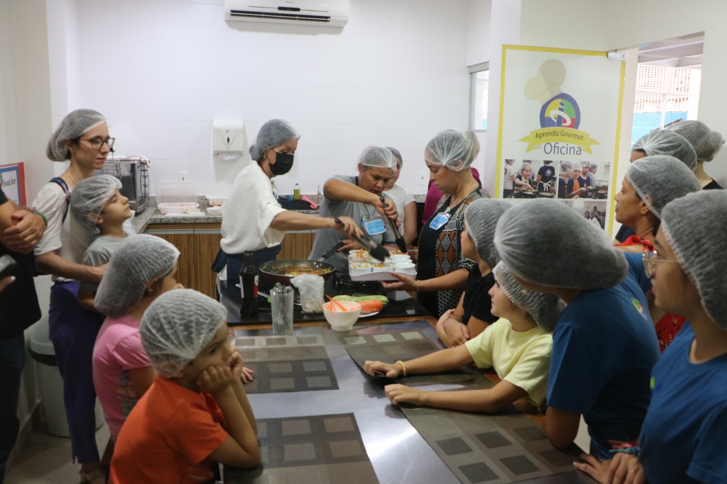 Estudantes aprendem arte e tecnologia
e desenvolvem a solidariedade