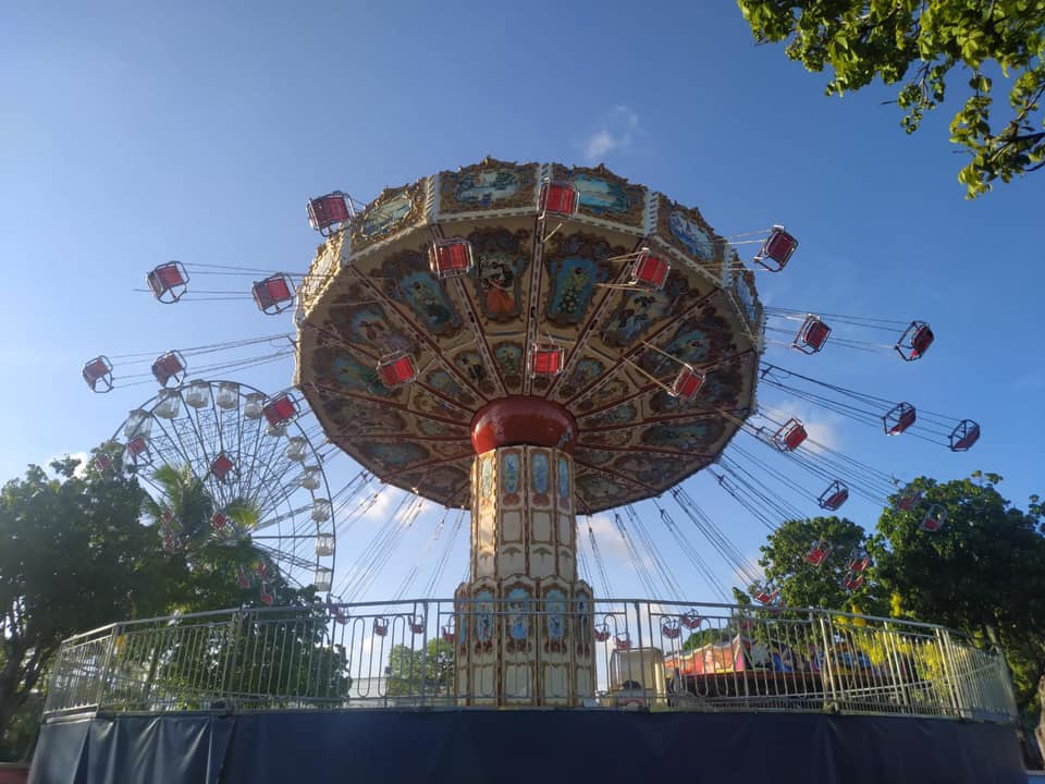 Mulher é arremessada de brinquedo em parque e fica em estado grave