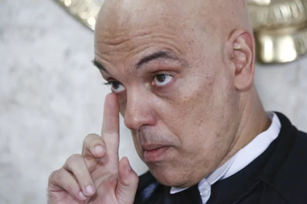 Moraes vota pela condenação de mais cinco réus pelo 8 de janeiro