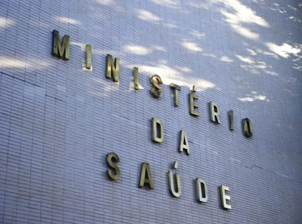 Microempresa com um funcionário tem contrato de R$ 285,8 milhões sem licitações
