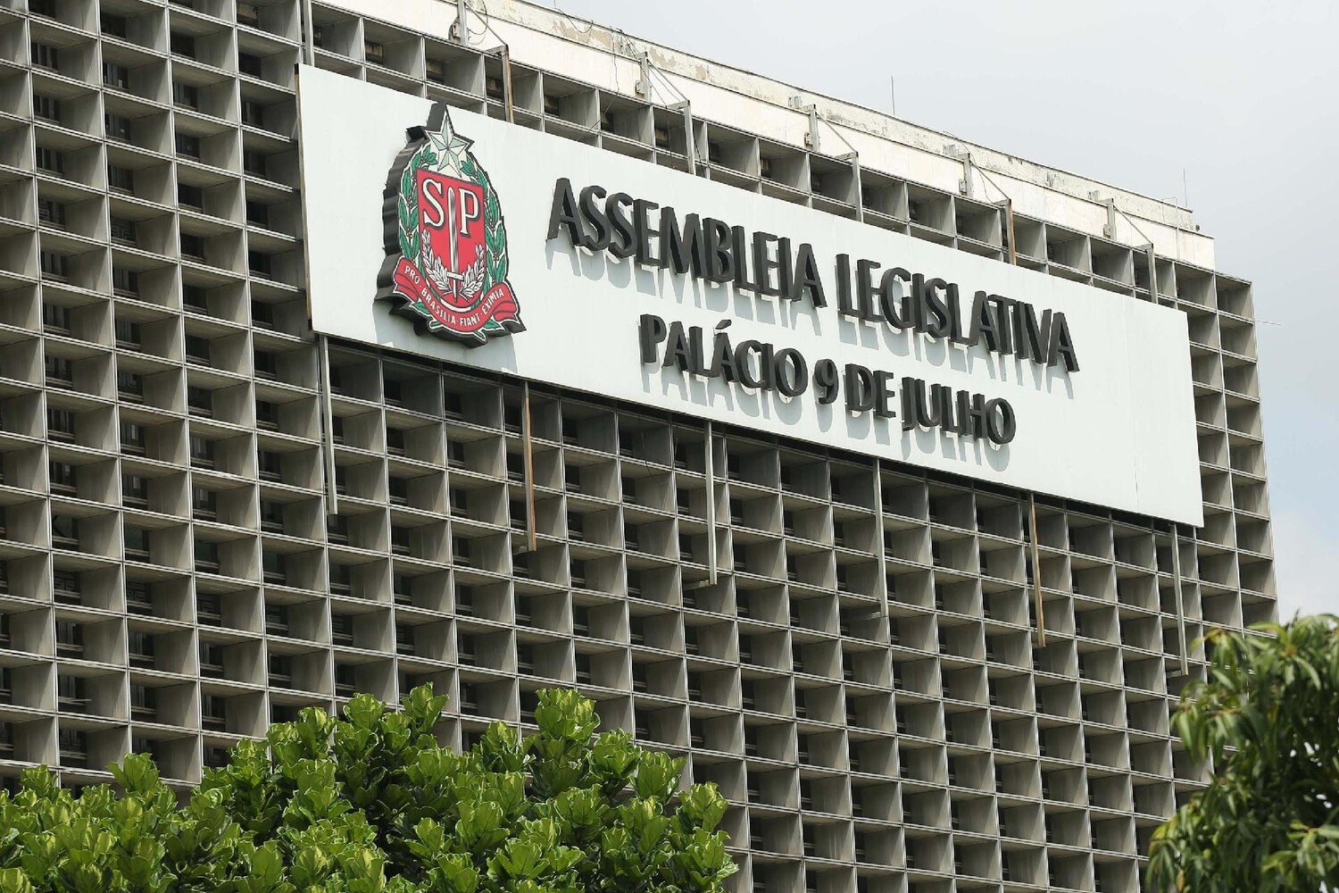 Deputado do PT propõe criar shopping no lugar do estacionamento da Alesp