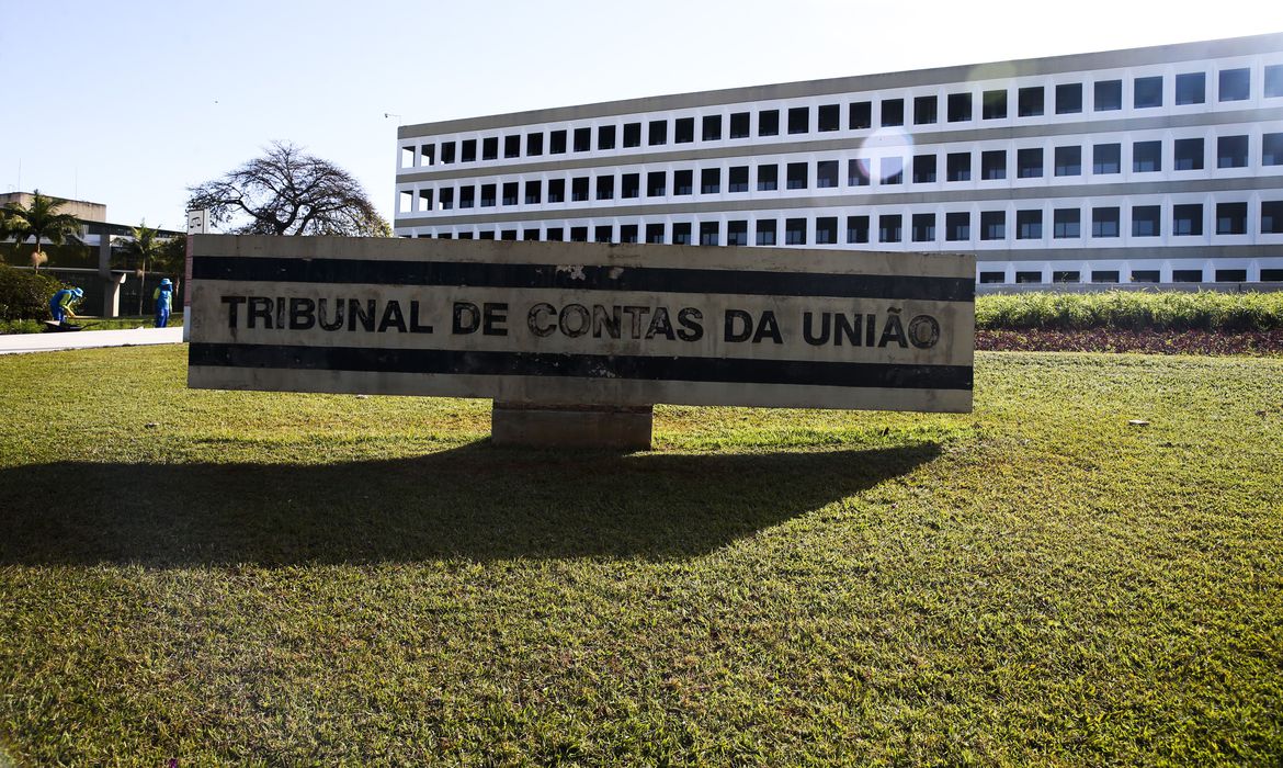 Área técnica do TCU opina por aplicar piso constitucional só a partir de 2024