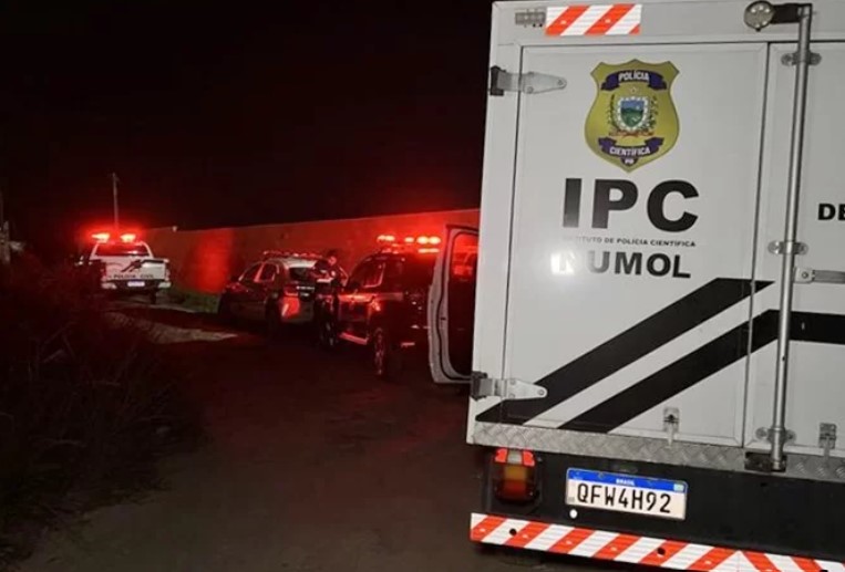 Mulher trans é morta a tiros dentro de casa