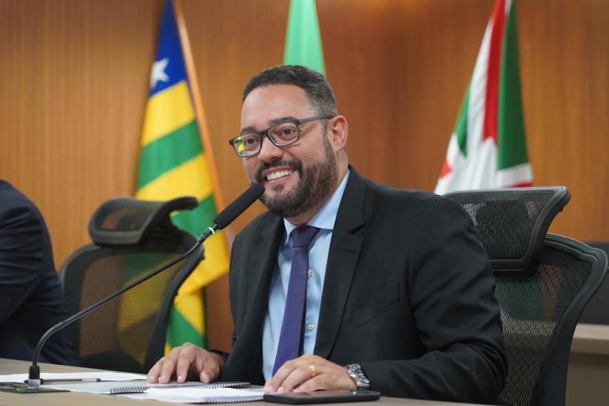 Escolas em Goiás terão política de incentivo ao 1ª voto criada por Virmondes