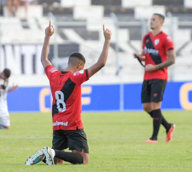 Atlético-GO volta ao G4 e pode brigar por título da Série B