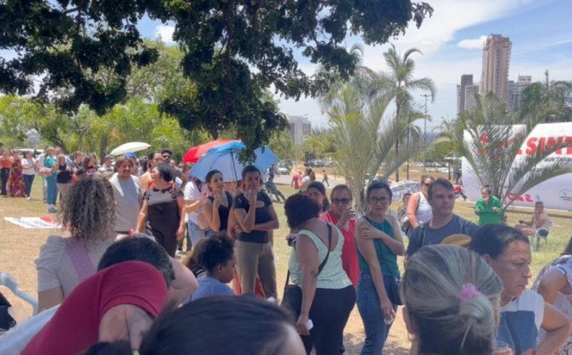 Servidores da educação mantém greve e esperam resposta do prefeito
