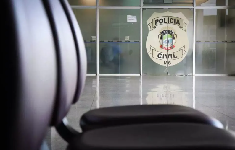 Adolescente é socorrida após o cabelo arrancado e ser esfaqueada pelo namorado