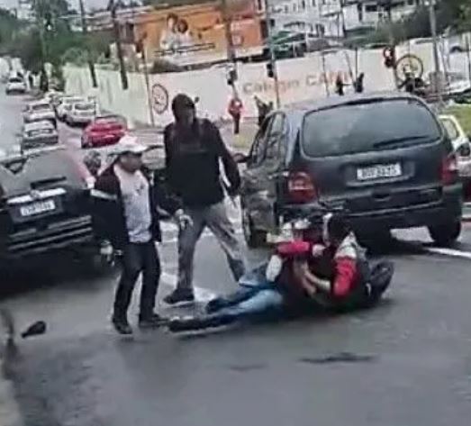 CAC é preso suspeito de atirar contra adolescente em escola