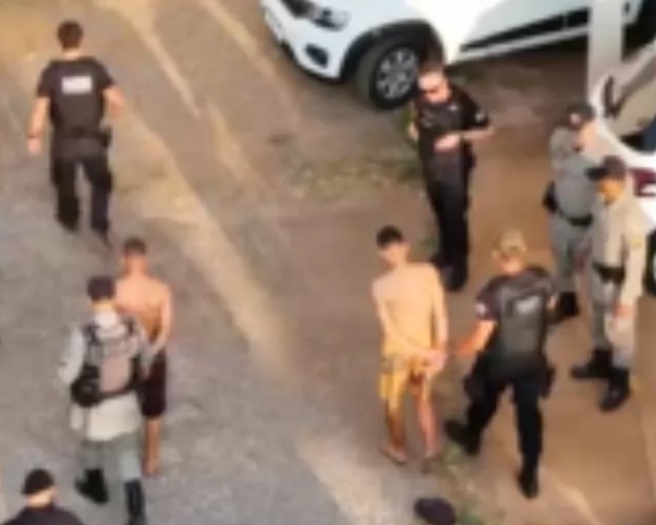 Jovem é preso e adolescente apreendido suspeitos de filmar estupro coletivo