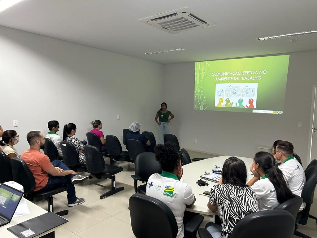 Comunicação efetiva no ambiente de trabalho é tema de palestra na Policlínica de Goiás