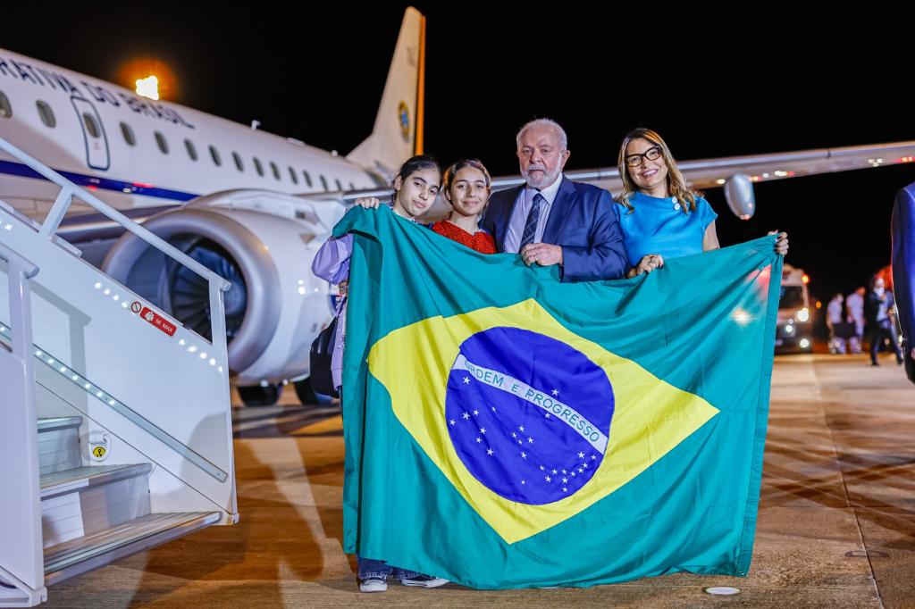 Grupo de resgatados da Faixa de Gaza chega em Brasília