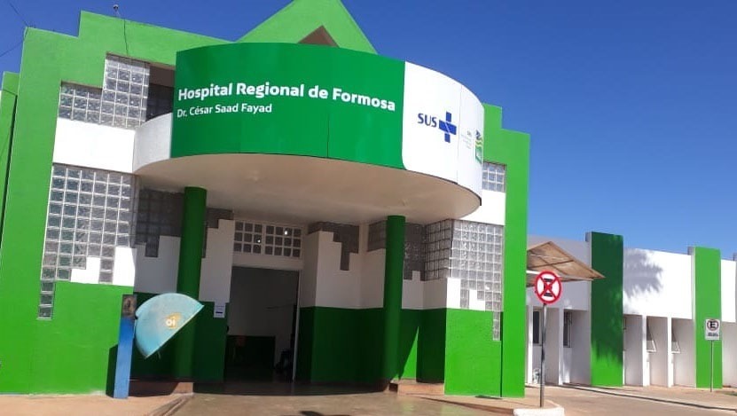 Criança é internada em estado grave após madrasta força-la a comer lagartixa