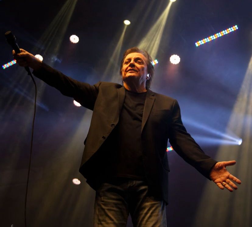 Fábio Júnior faz show na Arena Multiplace