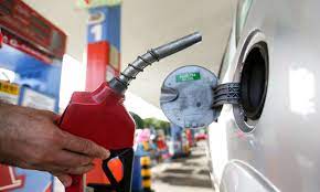 Preço médio da gasolina fica em R$ 5,83 em novembro