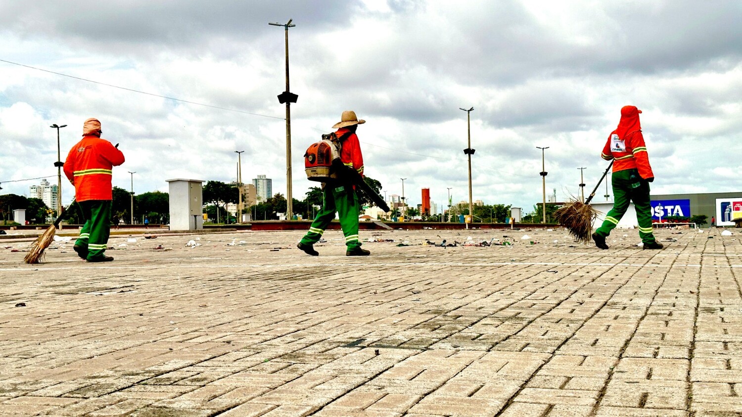 Prefeitura intensifica limpeza na Região da 44