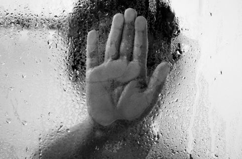 Homem é condenado a quase 30 anos por estuprar enteado, de cinco