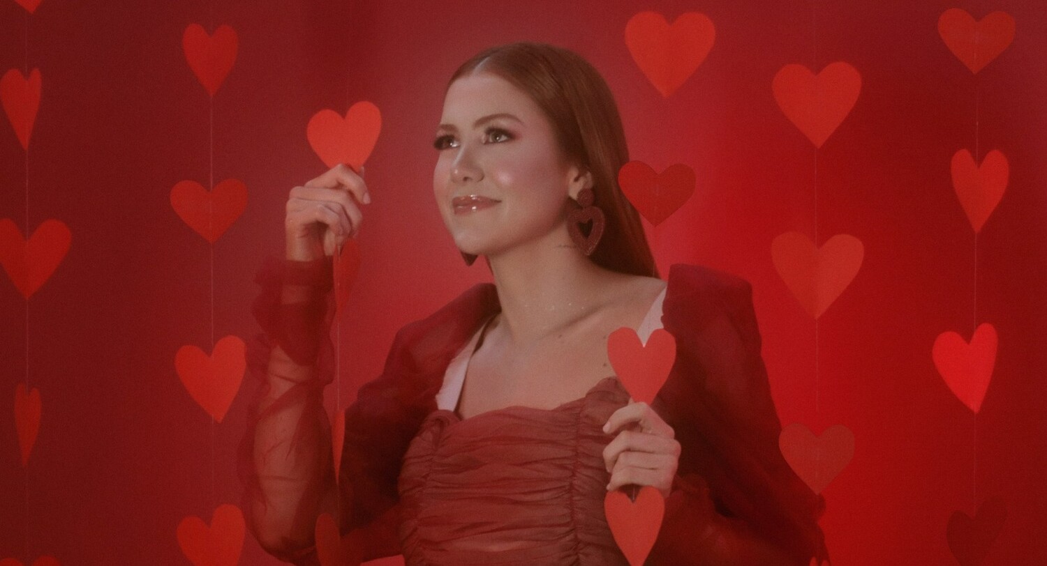 Destaque da música nordestina, Sofia Gayoso lança “Muitos Beijinhos”