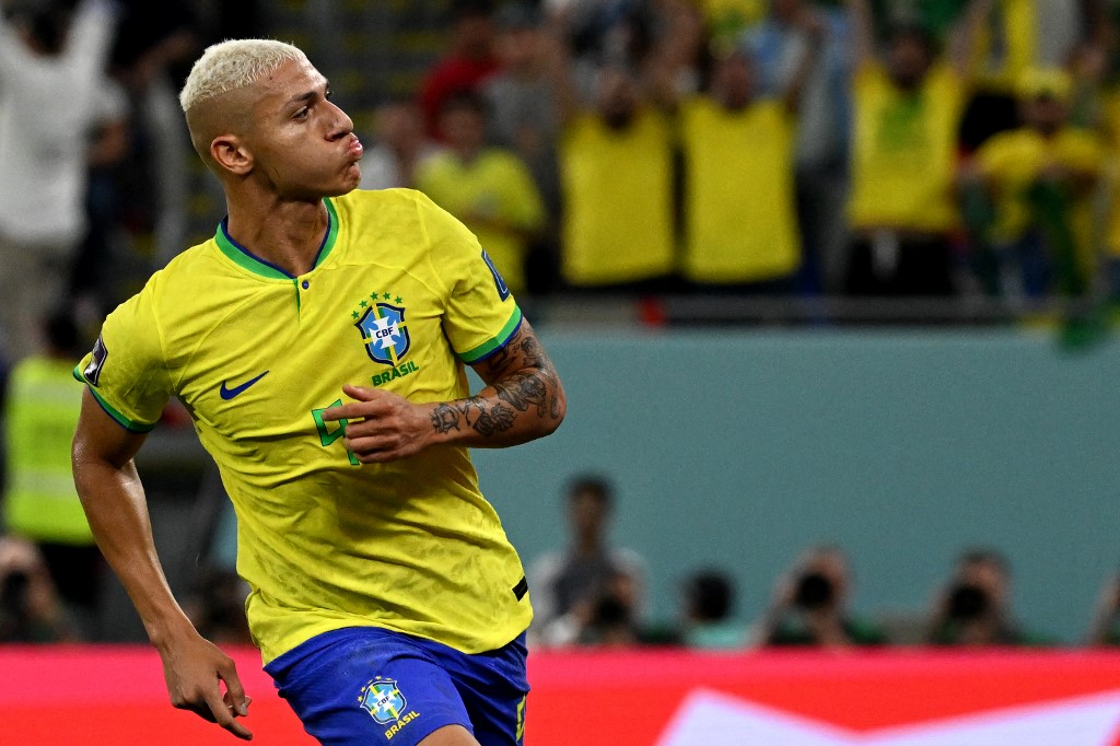 Richarlison adia cirurgia para não perder espaço na seleção
