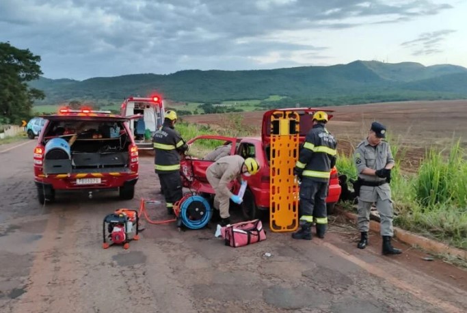 Criança fica ferida em acidente de carro