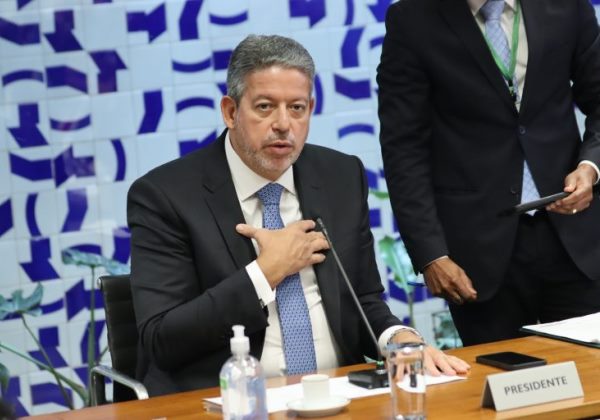 Lira critica brigas no plenário e pede punição a Quaquá e a Donato