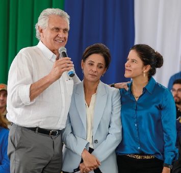 Em Catalão, Caiado inaugura escola que leva nome de Iris