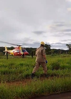 Vítima de  capotamento é eletrocutada após colidir com poste