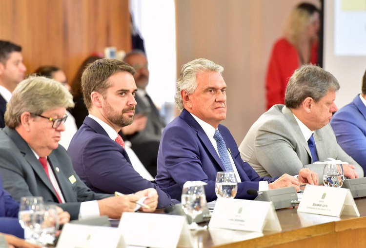 Caiado relembra atos de vandalismo e reafirma defesa da democracia