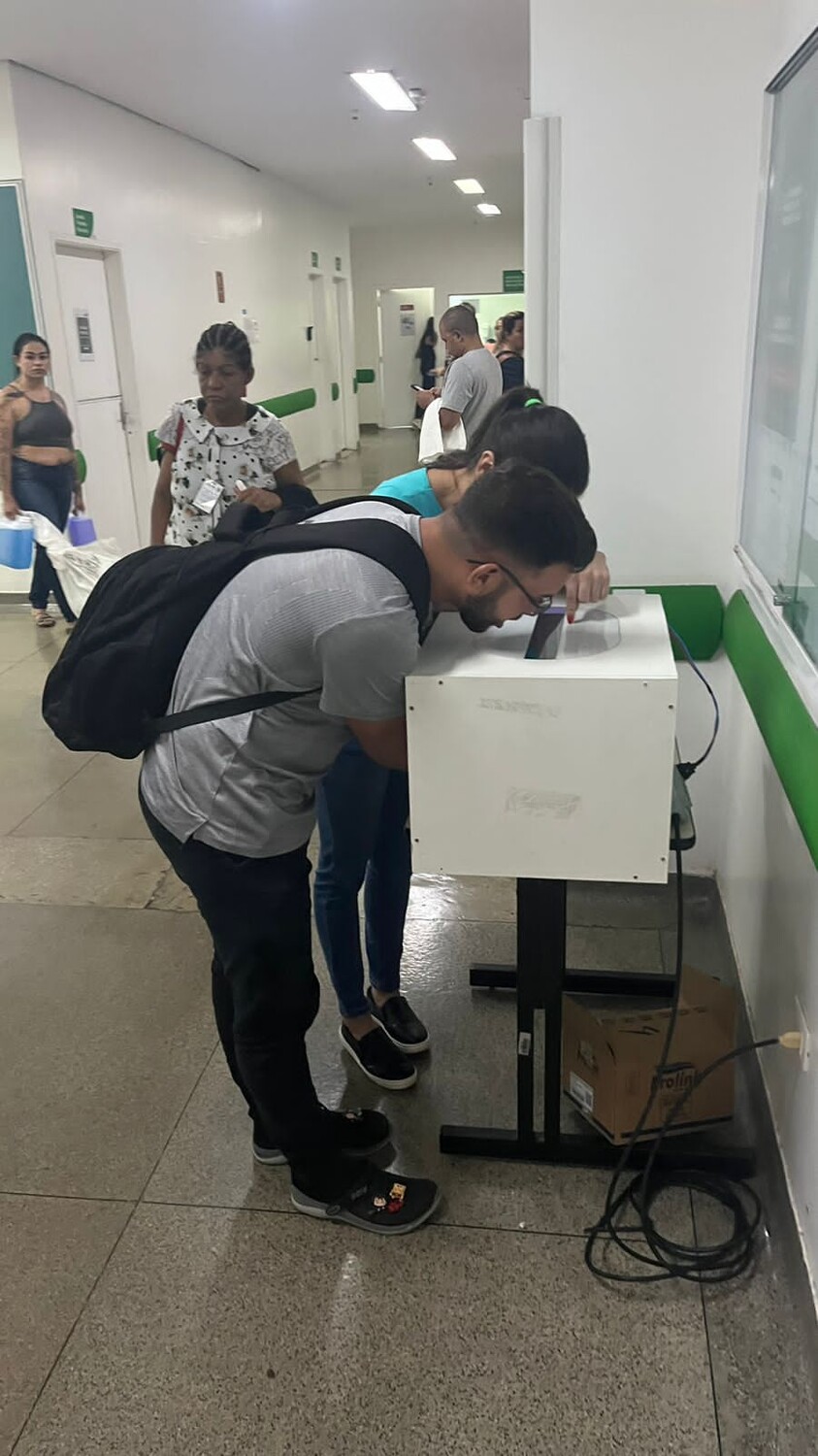 Hugo realiza blitz educativa sobre higiene das mãos e adorno zero