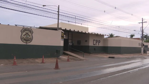 Detento do semiaberto é morto a tiros em entrada de cadeia
