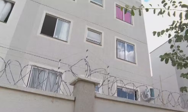 Criança que caiu do 3º andar de apartamento segue em estado grave